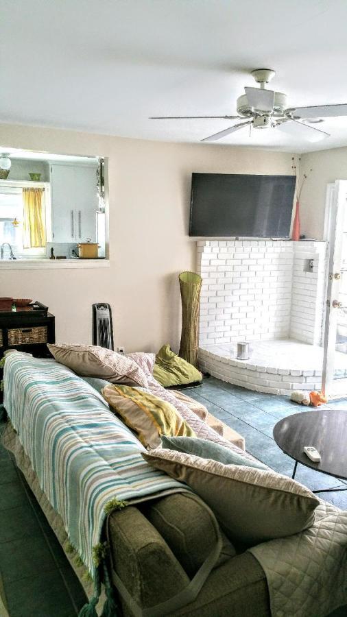 Guest house Trailer Pool Home!